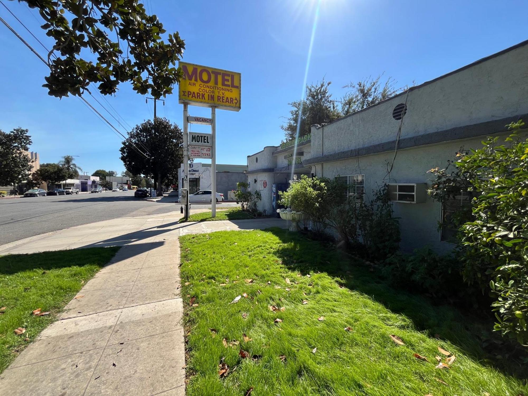 Griffith Park Motel, In Los Angeles Hollywood Area Glendale Exterior photo